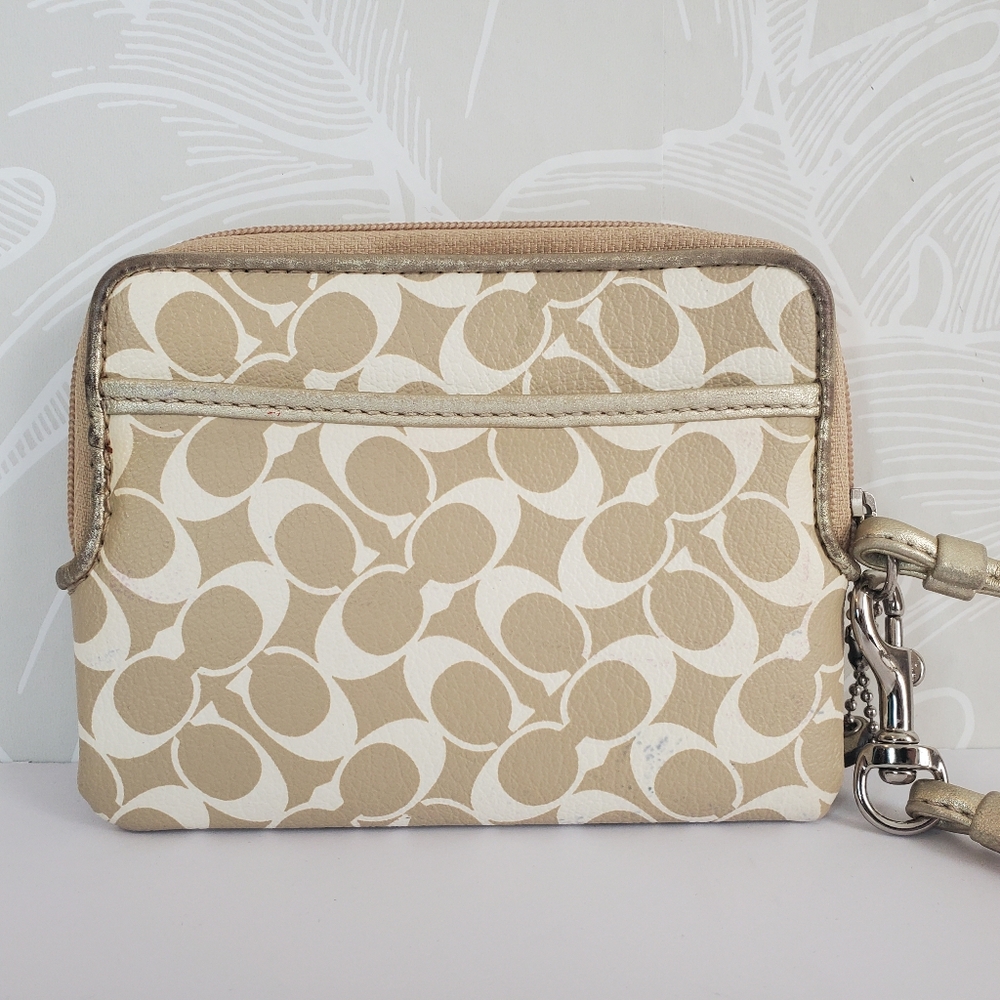 Coach Daisy Signature Square Wristlet Wallet - Picture 4 of 6